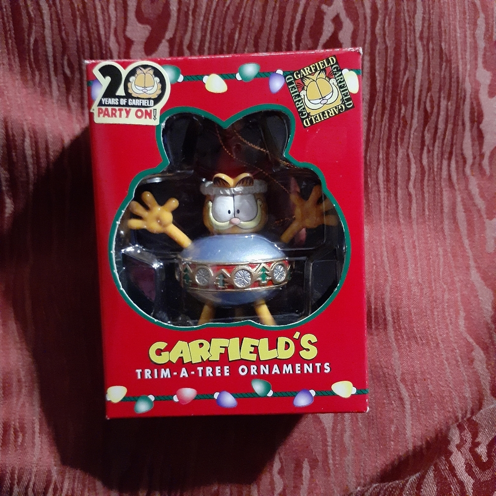 VINTAGE PAW TRIM A TREE GARFIELD CHRISTMAS ORNAMENT GARFIELD BODY ORNAMENT N BOX
